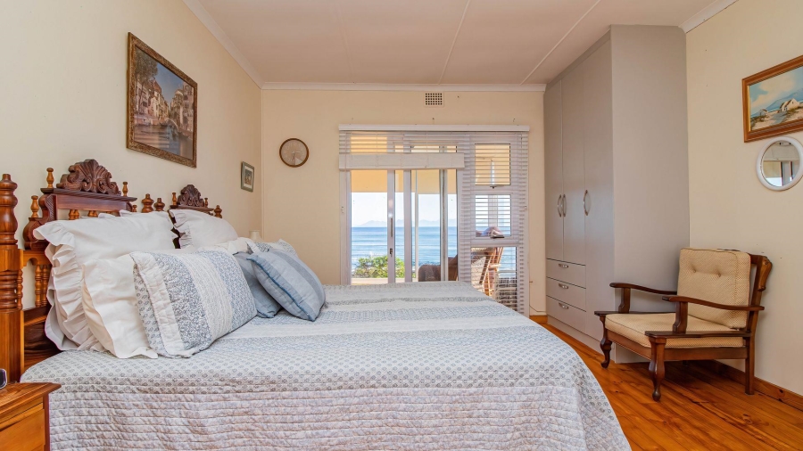 4 Bedroom Property for Sale in Perlemoenbaai Western Cape